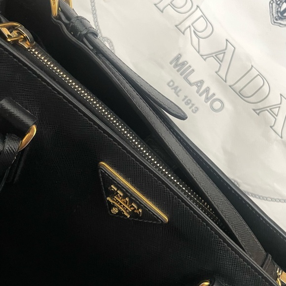 Prada Saffiano bag - Picture 2 of 5